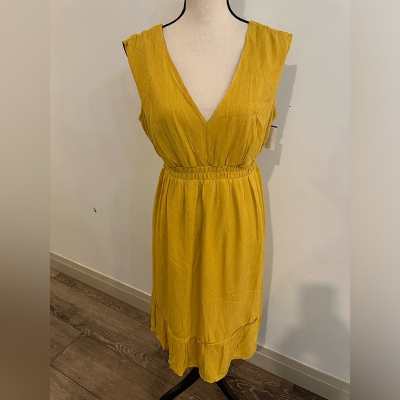 Mustard yellow dress NWT boho tie neck v neck midi size XS - Picture 1 of 3